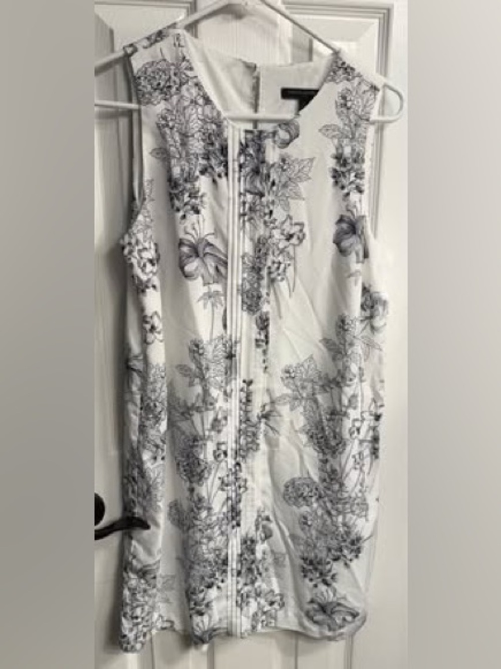 Women's Sleeveless Floral Shift Dress - White with Black Floral Print